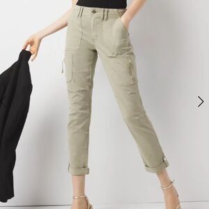 White House Black Market Green Mid Rise Pret a Pedi Pants